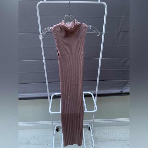 Bodycon/ form fitting pink mid length Windsor dress size small - Picture 1 of 4